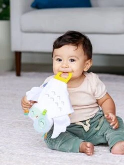 Coﬀret Naissance Avec Doudou Luminescent Dans Le Noir - INFANTINO Blanc - Infantino -Enfant Jouet Boutique coﬀret naissance avec doudou luminescent dans le noir infantino 3