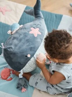 Grande Peluche D'activités SOUS L'OCÉAN Gris - Vertbaudet 7 Grande Peluche D'activités SOUS L'OCÉAN Gris - Vertbaudet -Enfant Jouet Boutique grande peluche dactivites sous locean 3