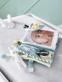 Livre Photos Et Activités Lapin Vert - Vertbaudet -Enfant Jouet Boutique livre photos et activites lapin 2