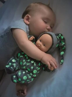 Poupée Babipouce Brille Dans La Nuit COROLLE Gris Fonce Uni Avec Decor - Corolle -Enfant Jouet Boutique poupee babipouce brille dans la nuit corolle 3